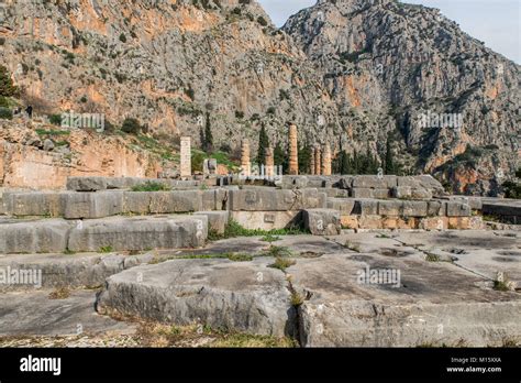 Templo De Apolo En Delfos Un Sitio Arqueol Gico En Grecia En El Monte