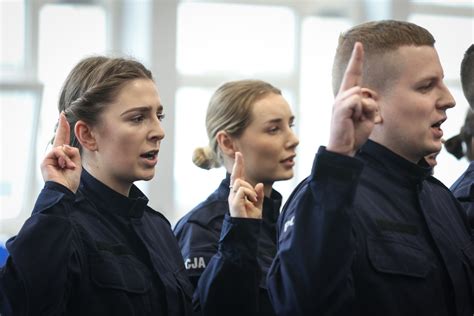 Nowi Funkcjonariusze Zasilili Szeregi Pomorskiej Policji Wci S