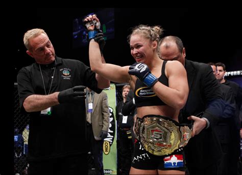 Stars The Agency Stars Mma Ronda Rousey Wins Strike Force Women S Bantamweight Champion Title