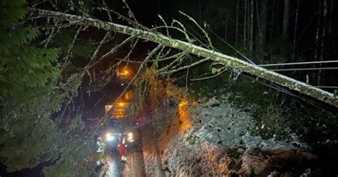 Thousands without power as storm hits BC’s South Coast | News