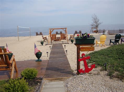 Tawas Resorts, Hotels and Motels: Young's Getaway Sandy Beachfront Resort