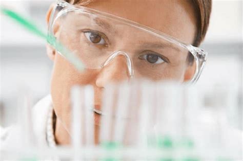 What is a Laboratory Technician? What do they do? | GetReskilled