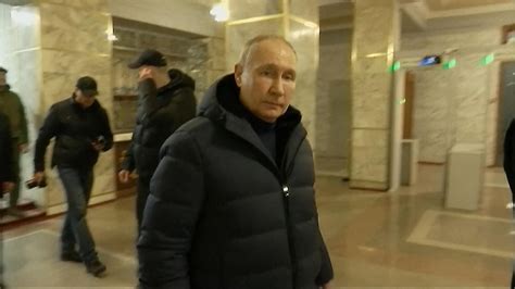 Putin hizo una visita sorpresa a la ciudad ucraniana de Mariúpol