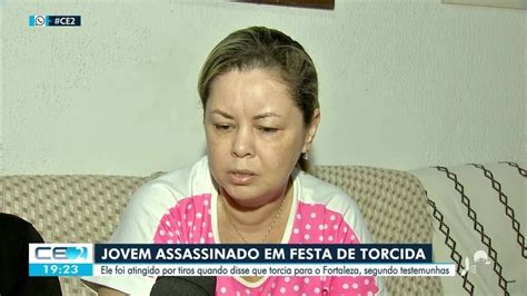 Mãe pede justiça por filho assassinado em saída de festa em Fortaleza