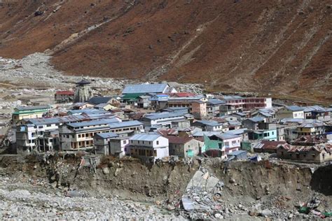 Vista aérea del templo de Kedarnath después del desastre de Kedarnath