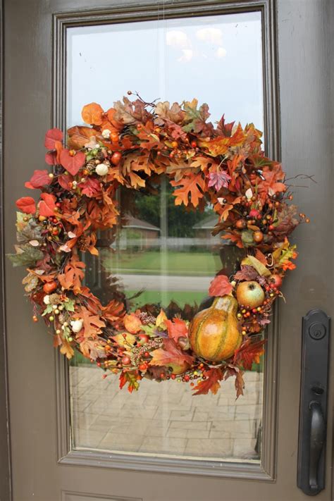 Gorgeous Fall Wreath Designs To Beautify Your Front Door