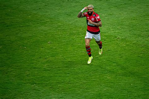 Após classificação na Libertadores Gabigol celebra Gigante