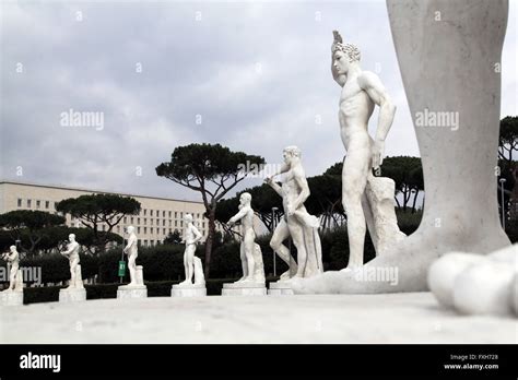 Statue De L Athl Te Dans Le Stadio Dei Marmi Stade Des Billes D Un