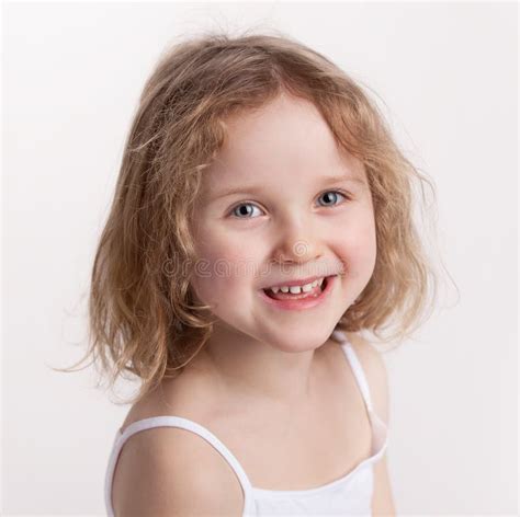 Petite Fille Heureuse Douce Photo stock Image du gaieté sensible