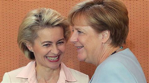 Verteidigungsministerin Ursula Von Der Leyen Angela Merkel Soll