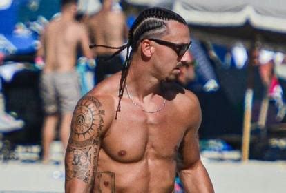 Zlatan Ibrahimovic Treccine In Spiaggia Un Nuovo Look Per Puntare