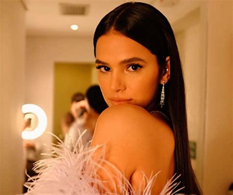 Bruna Marquezine Posa Nua Para Famosa S Rie De Fotos De Toalha Veja