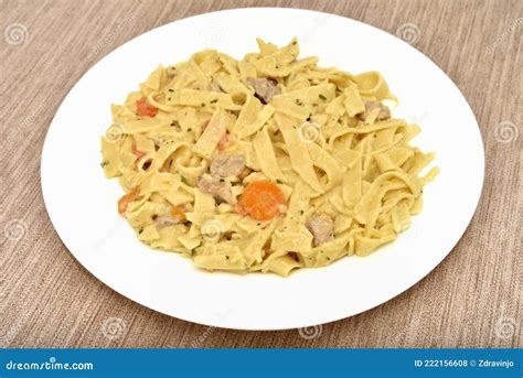 Massa Tagliatelle Molho Cremoso Peda Os De Carne De Porco Fatias De