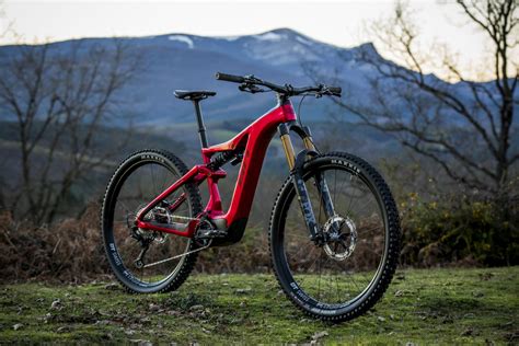 Nouveauté BH Atom X Carbon 2022 plus rigide et léger enDHurobike