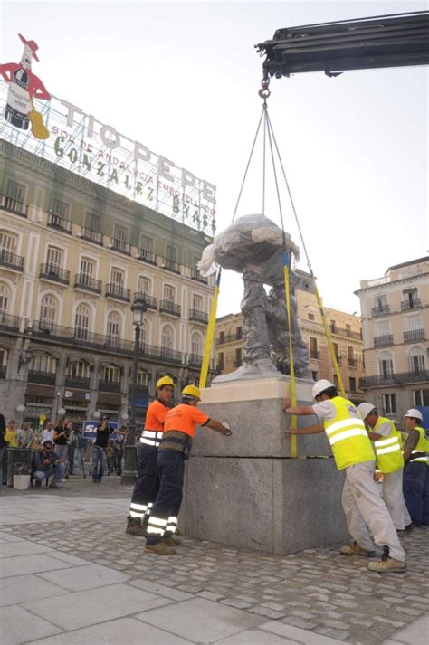 La emblemática estatua de El Oso y el Madroño cambia nuevamente de