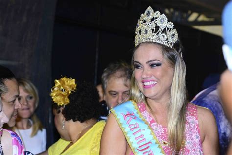 Foto Ellen Rocche Se Emocionou Ao Ser Coroada Rainha De Bateria Da