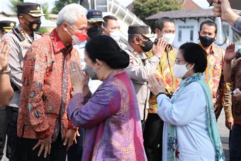 Ganjar Pranowo Antar Megawati Soekarnoputri Dan Puan Maharani Ke