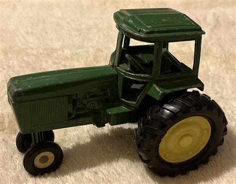 Antique Metal John Deere Toy Tractors | Wow Blog