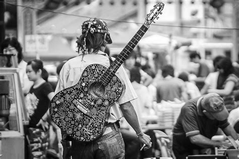 Banco de imagens pessoa música Preto e branco pessoas rua violão