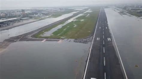 Bajo El Agua Aeropuerto De Porto Alegre En Brasil Inundado