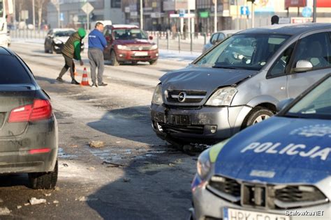 Wypadek Na Drodze Powiatowej Przy Stacji Mol Ranna Jedna Osoba