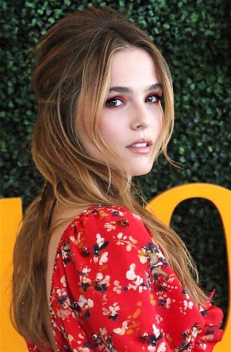 Pin By Selec On Zoey Deutch Zoey Deutch Long Layered Hair Hairstyle