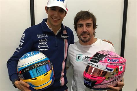 エステバン・オコン、憧れのアロンソとのヘルメット交換に感激 【 F1 Gate Com