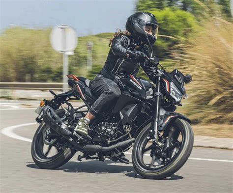 Incluye 6 años de garantía y cuesta 2 229 euros la moto naked 125 de