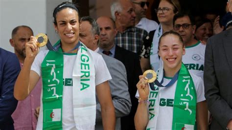 Imane Khelif y Kaylia Nemour campeonas olímpicas llegan triunfantes a