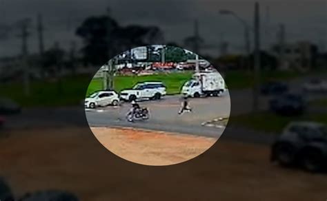 Rapaz Preso Ap S Empinar Moto Na Frente De Viatura E Provocar Acidente