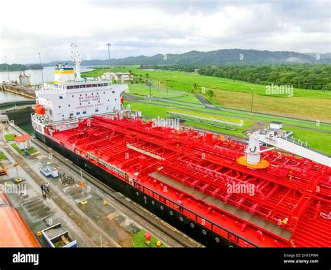 Canal De Panamá Panamá 7 De Diciembre De 2019 Un Barco De Carga