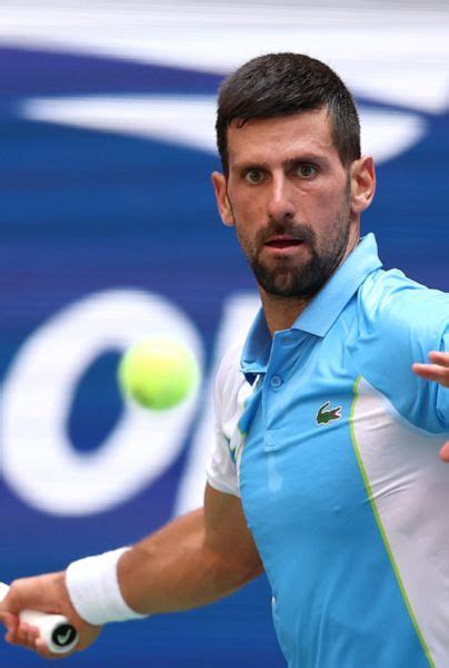 Novak Djokovic superó sin problemas a Bernabé Zapata Miralles y está en