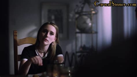 Medium Boobs Babe Enjoys Passionate Pussyfuck On The Bed