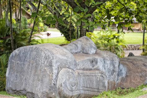 easter island moai 12221366 Stock Photo at Vecteezy