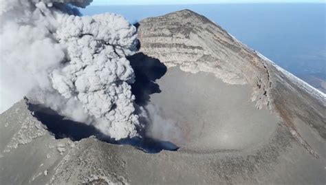 Volcán Popocatépetl Emite Bombas De Lava Prevén Caída De Ceniza En