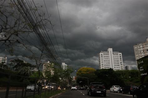 Rio Grande do Sul ainda tem mais de 100 mil pontos sem luz após temporais