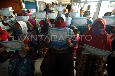 Hari Aksara Internasional Pedagang Asongan Antara Foto