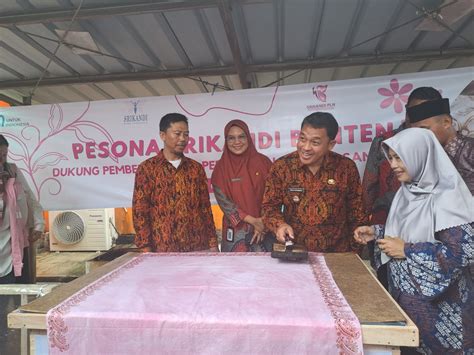 Sanuji Dukung Ibu Ibu Di Kelurahan Cibeber Kembangkan UMKM Batik