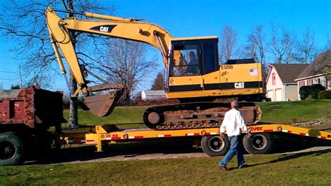 Loading The Excavator Onto The Trailer Youtube