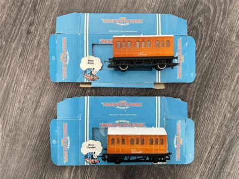 Hornby Thomas The Tank Engine Annie And Clarabel Coaches R And R