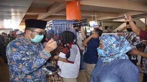 Pemko Padang Sosialisasikan Perda Akb Di Pasar Raya Plt Wali Kota