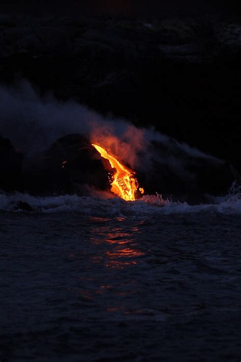 Kilauea Volcano Lava Flowing Into The Ocean Hawaii Volcano Flickr