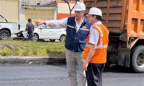 Alcalde verifica avance de obras de rehabilitación vial de Quito