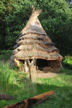 Hutte en peau de bête Habitat du Paléolithique les hommes sont à cette