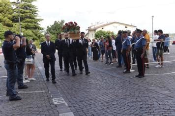 L ultimo saluto di Giuseppe Conte al papà Nicola I funerali nella