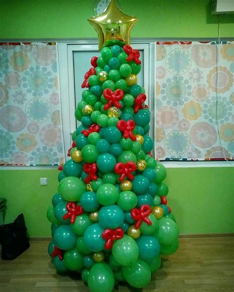 Balloon christmas tree! | Holiday balloons, Christmas balloon decorations, Balloon decorations