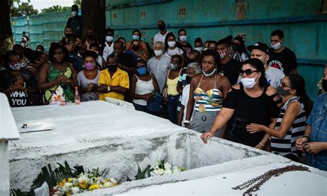 Ele tirou o super herói dela disse viúva de homem morto por vizinho