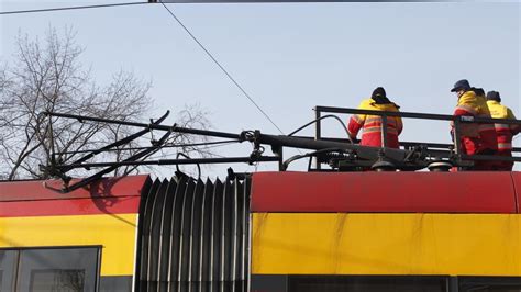 Uszkodzony Tramwaj Blokowa Ruch Na Pradze Tvn Warszawa