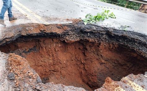 Br 116 Rodovia é Liberada Parcialmente Para Passagem De Veículos Em Trecho Com Buraco De 3