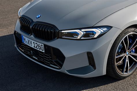 2023 Bmw 3 Series Lci Breaks Cover With Slimmer Headlights Massive New Interior Display